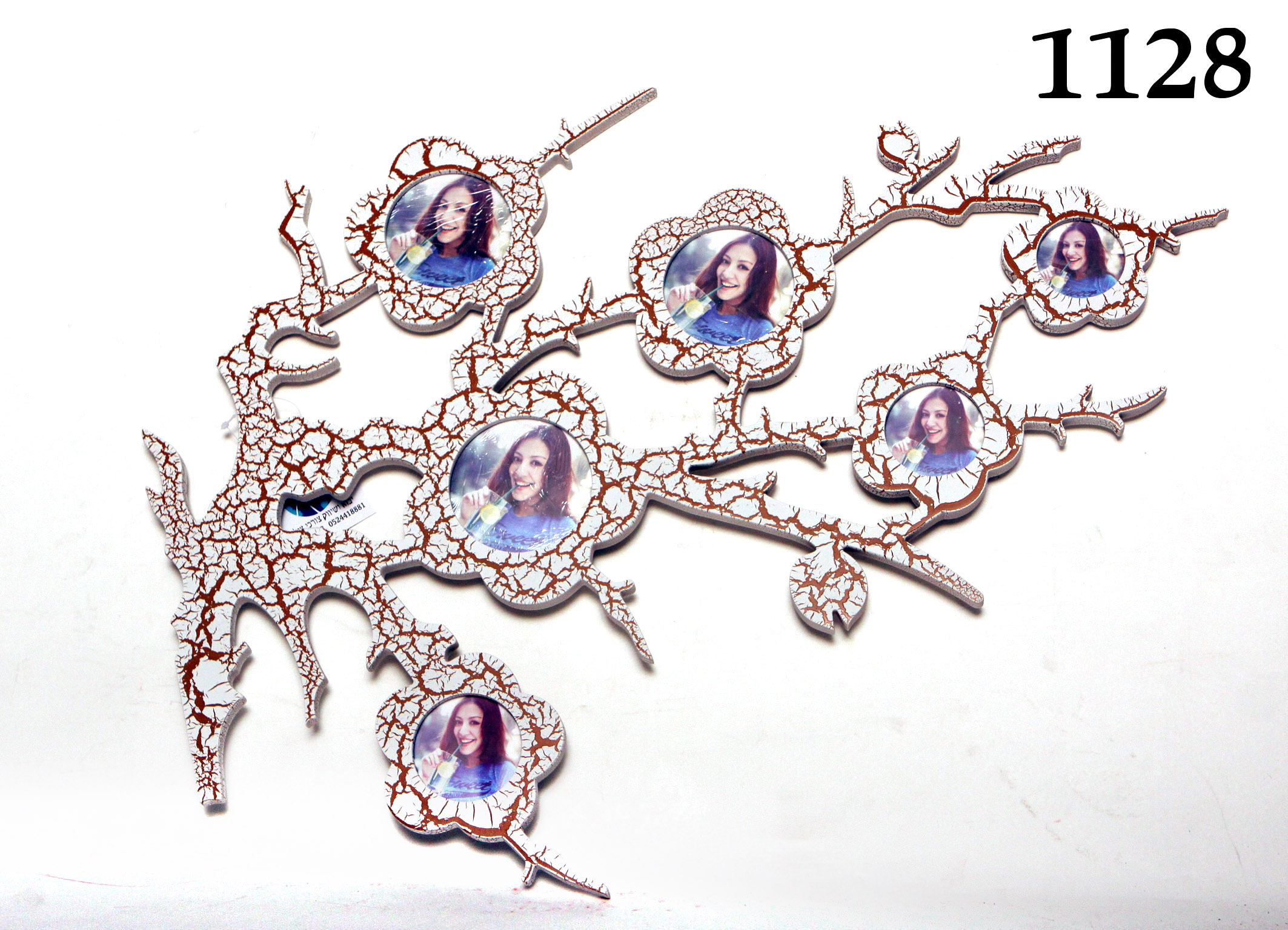 מסגרת מעוצבת בצורת עץ