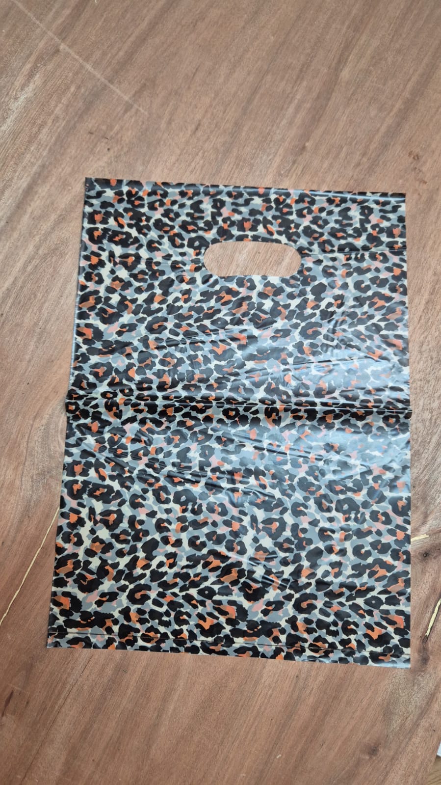 חבילת 100 יח' שקיות במבחר צבעים בגודל 30X40