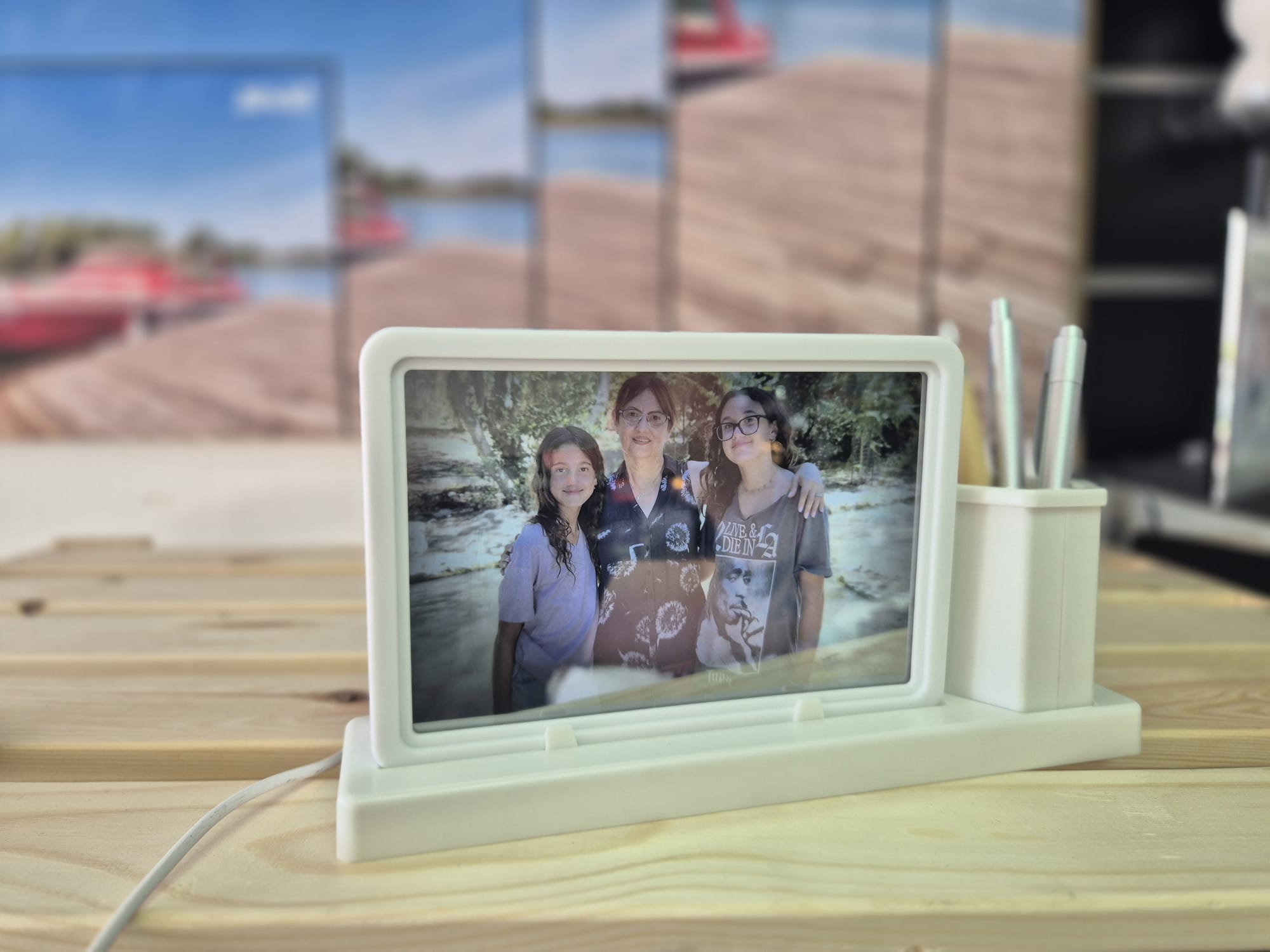 ממו שולחני לבן עם מסגרת לד לתמונה 10X15