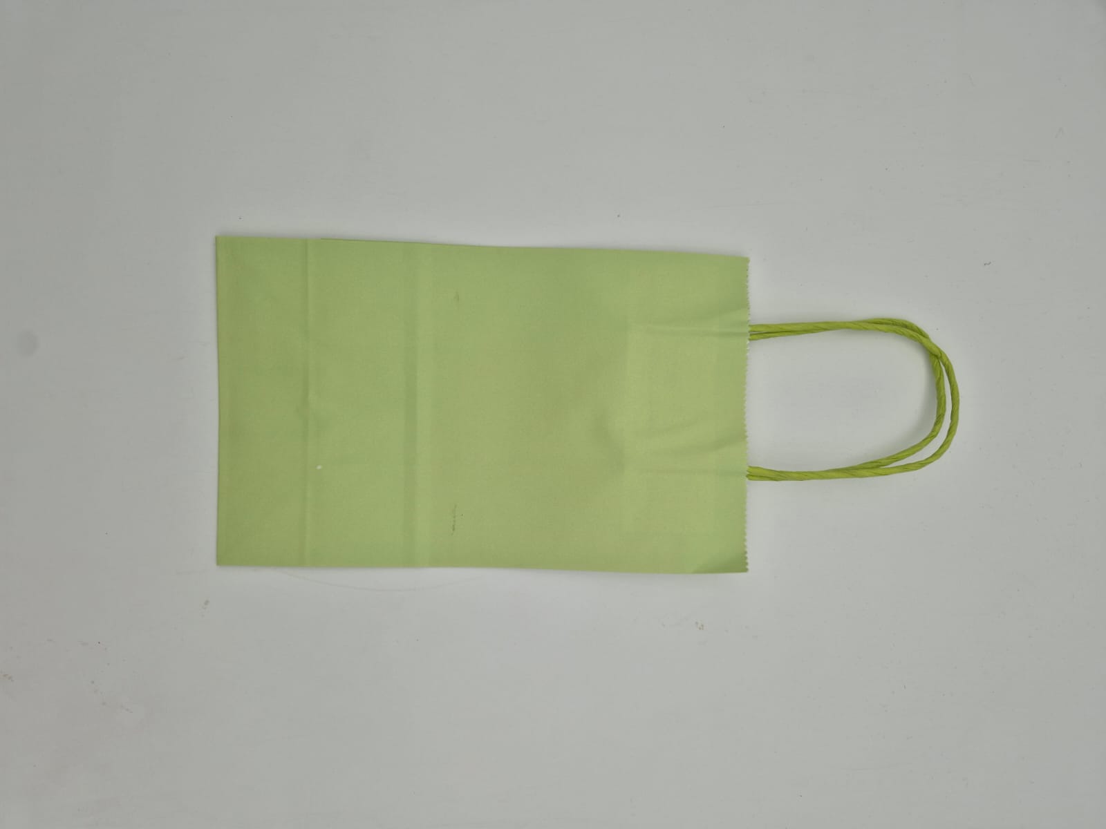 שקית נייר דגם 001 ירוק בהיר מידה 13*21.5