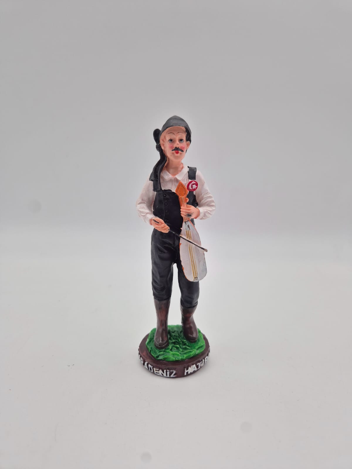 איש עם כינור קרמיקה (144בקרטון)