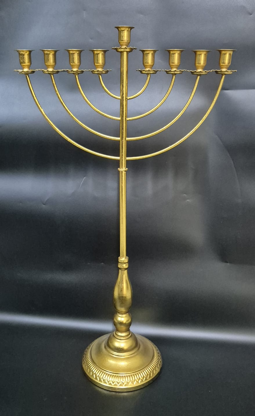 חנוכיה מוזהבת ענקית סגנון וינטאג'