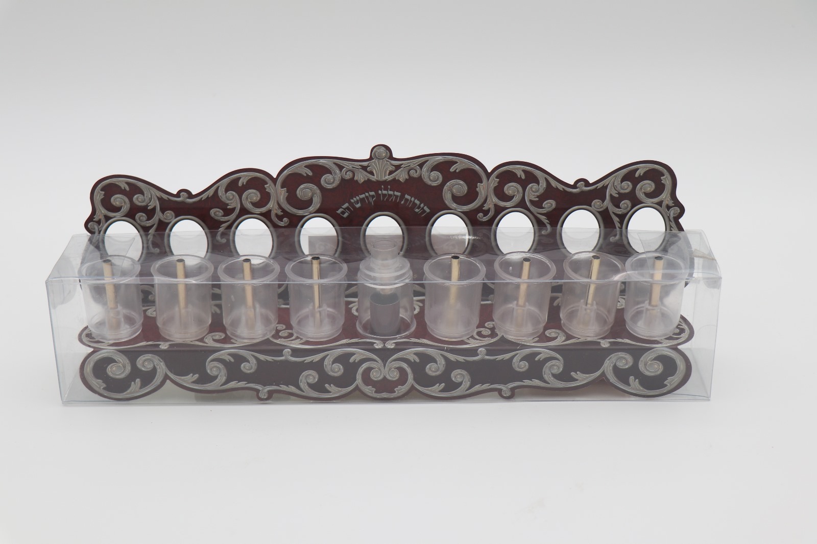 חנוכיה לשמן דגם חלונות עם כוסיות פלסטיק (24 בקר')