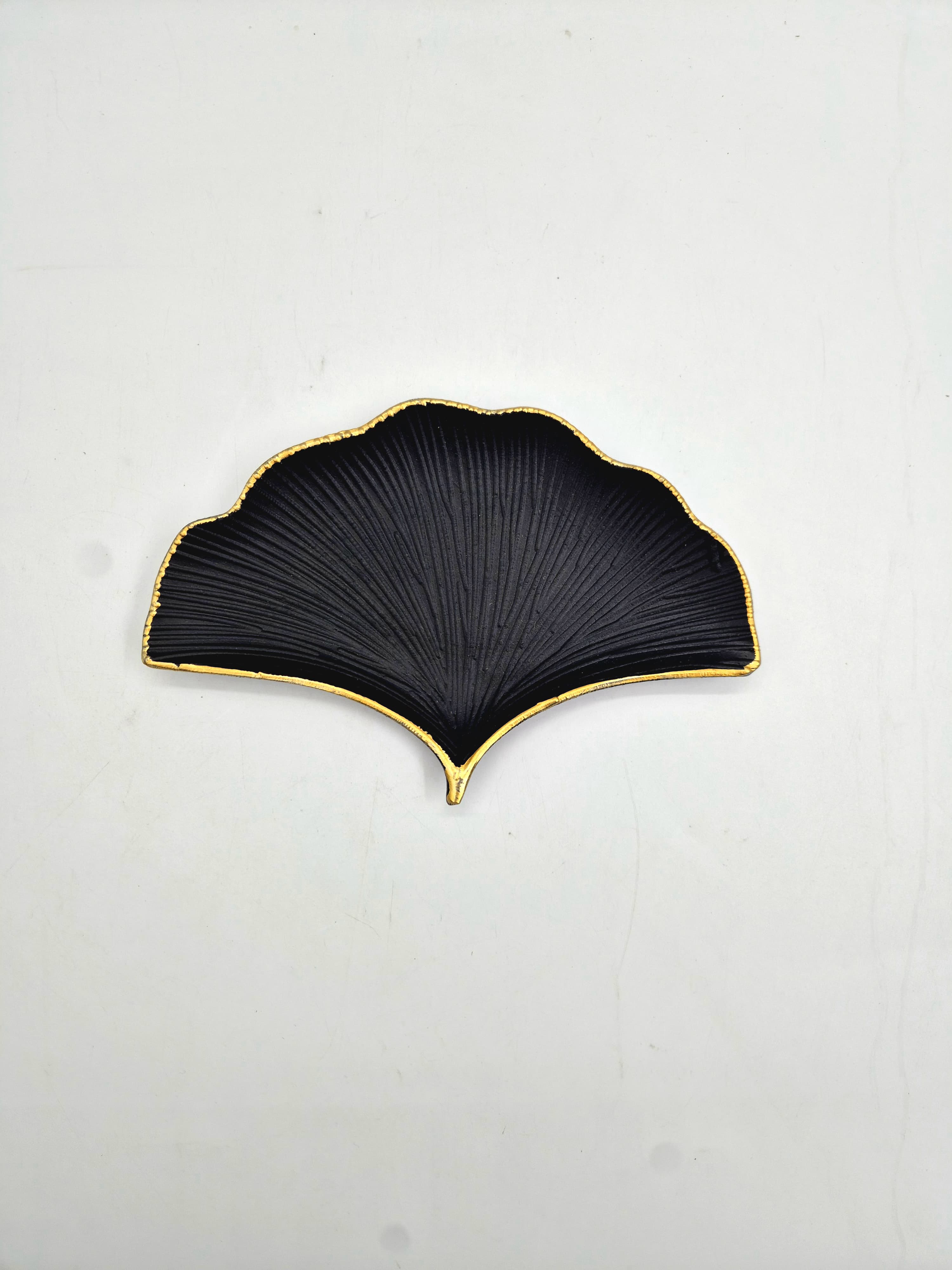 מגש דקורטיבי דגם צדף שחור 