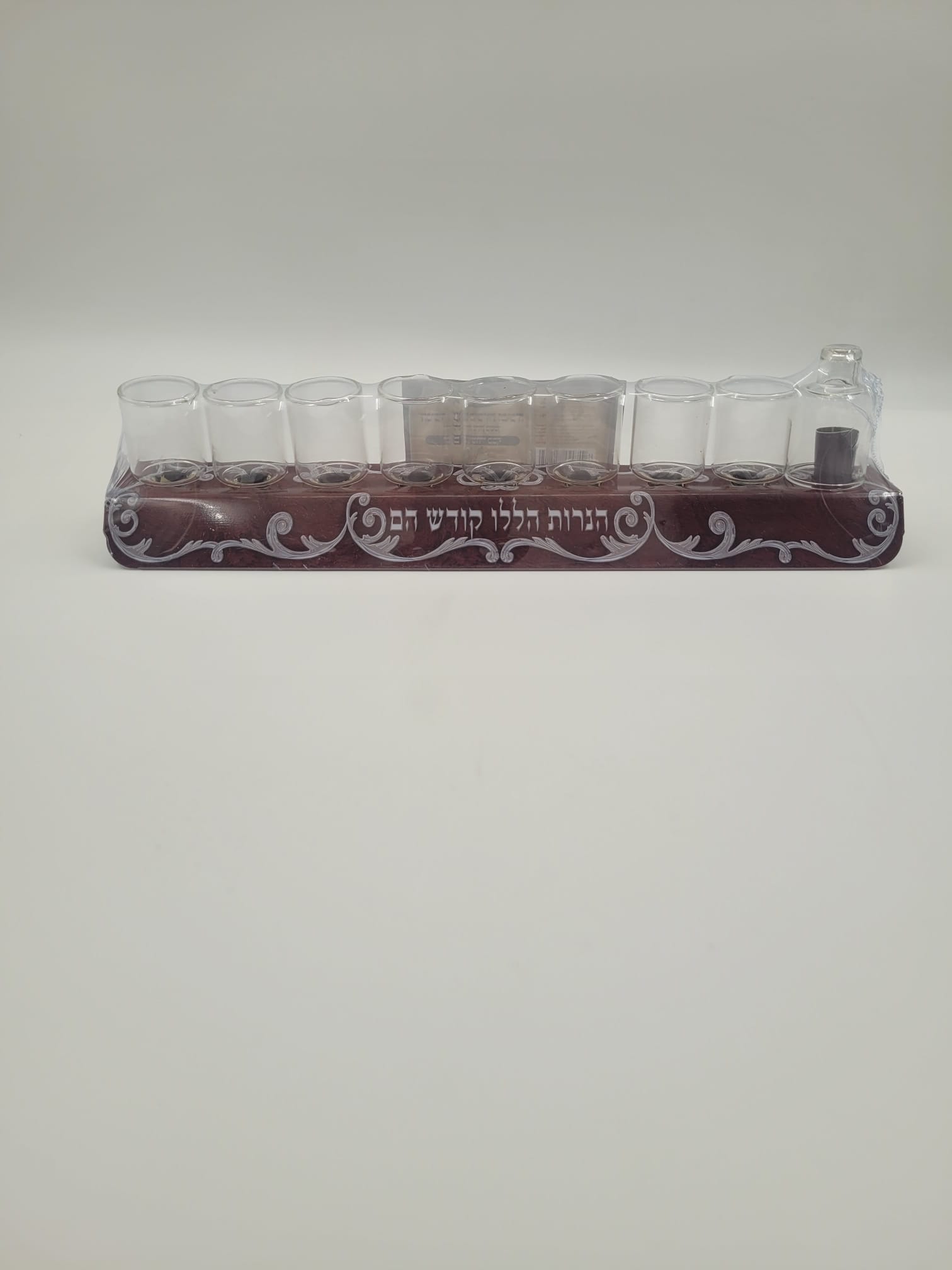 חנוכיה עם כוסות זכוכית דגם עיטורי כסף (64 בקר)