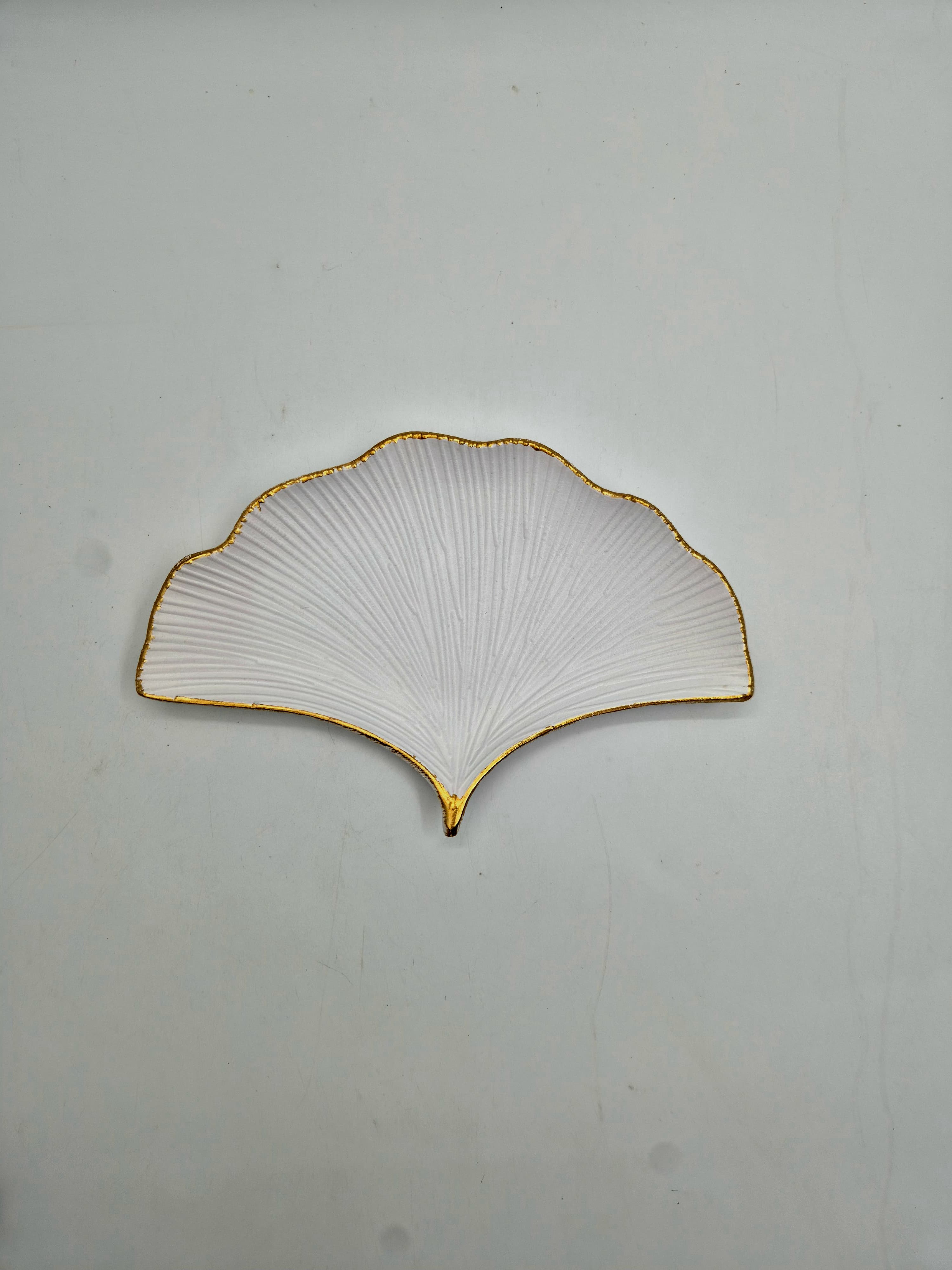 מגש דקורטיבי דגם צדף לבן 