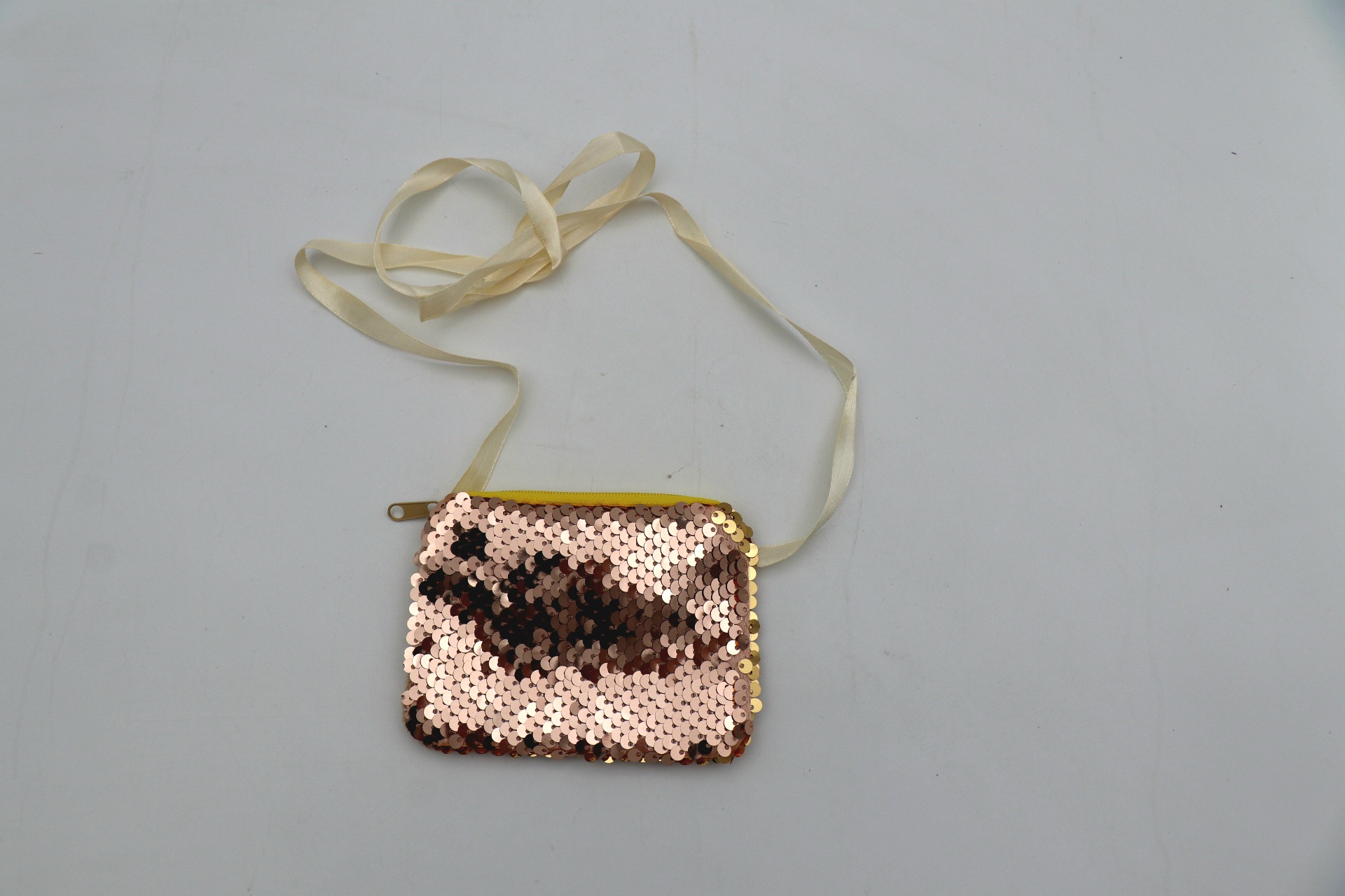 תיק פייטים קטן (1000בקרטון)