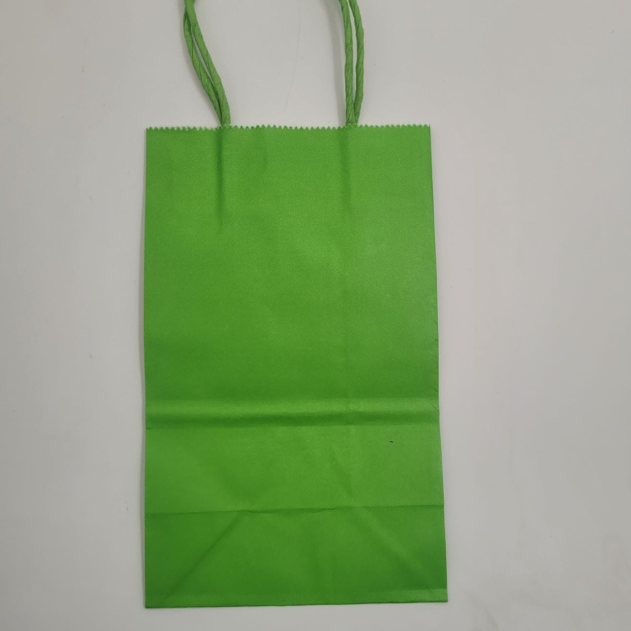 שקית נייר דגם 001 ירוק כהה מידה 13*21.5