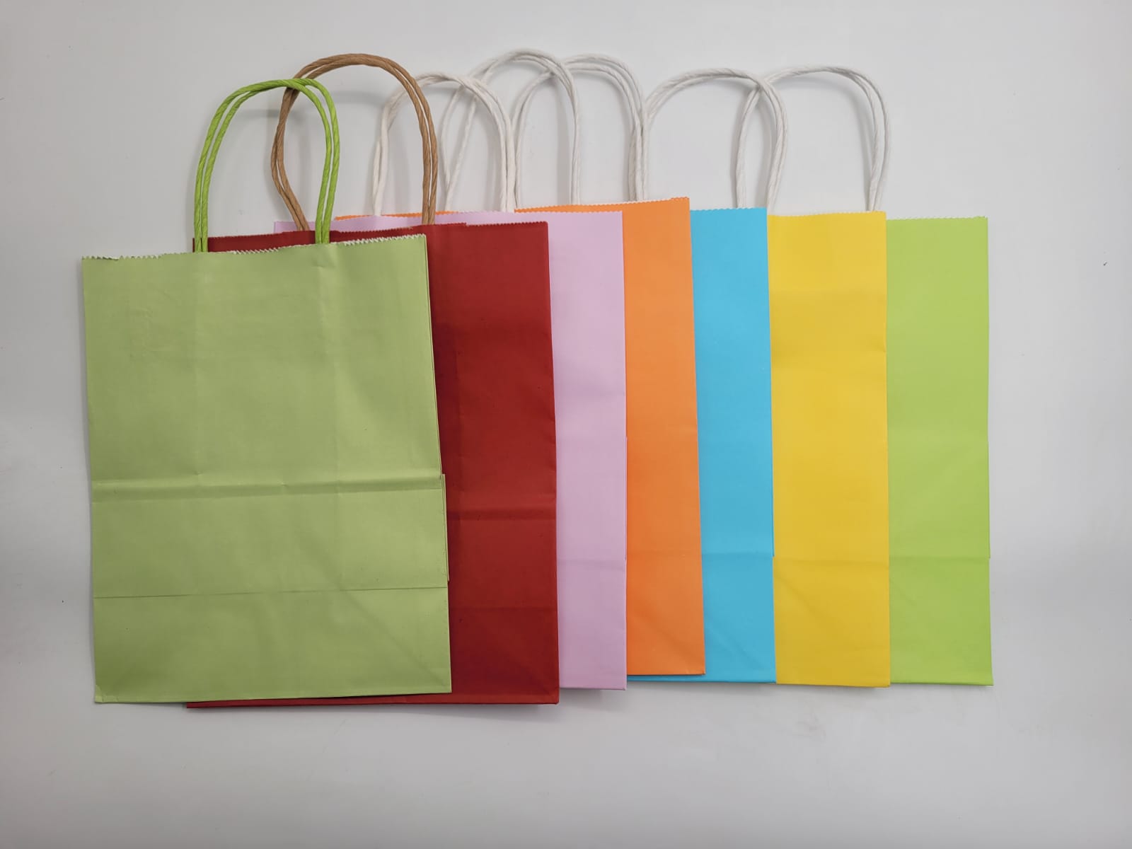 שקית נייר דגם 014 מידה 27*21