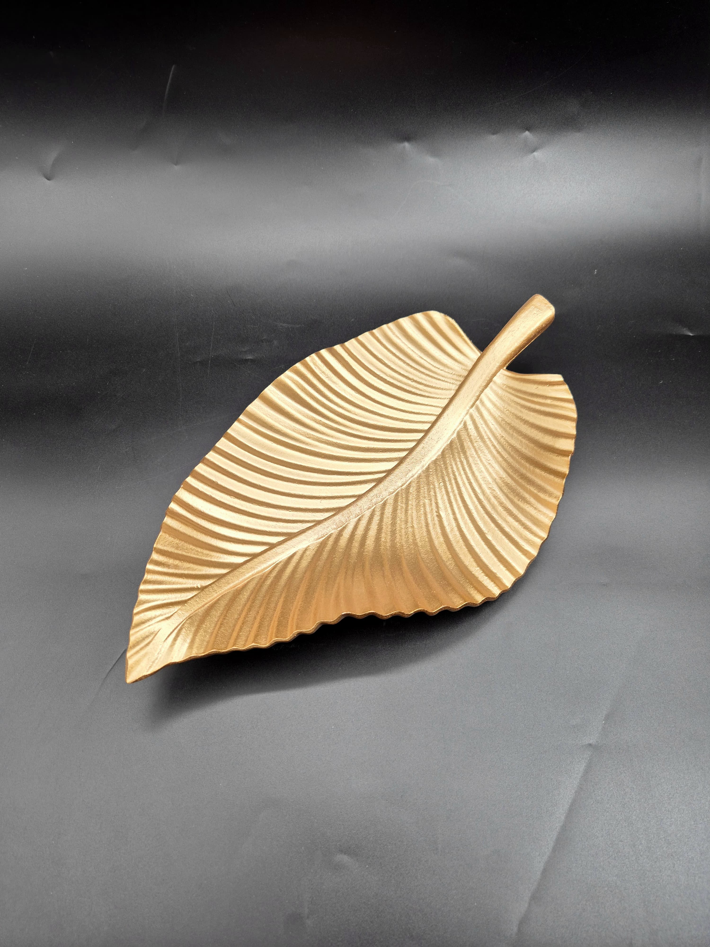 מגש דקורטיבי דגם עלה גדול זהב 