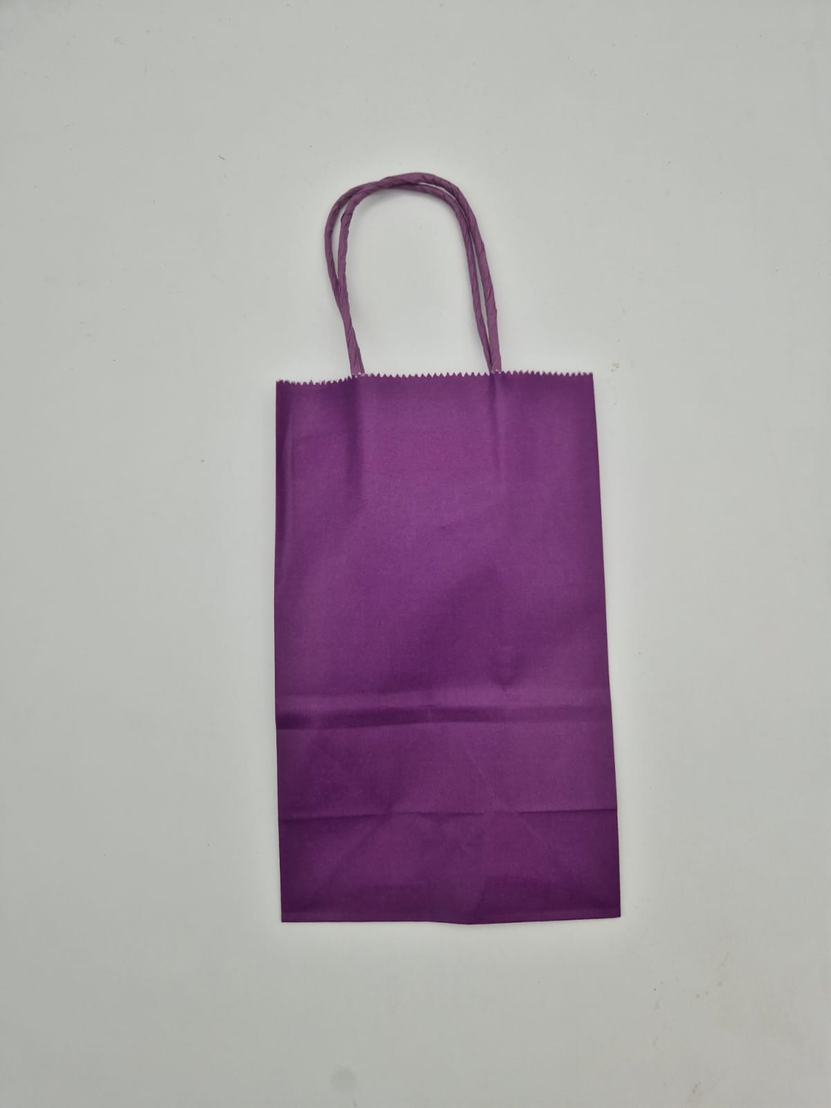 שקית נייר דגם 001 סגול כהה מידה 13*21.5