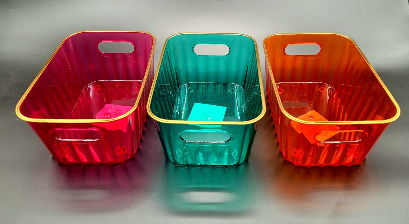 סלסלת פלסטיק עם עיטור זהב(200 יח' בקר')