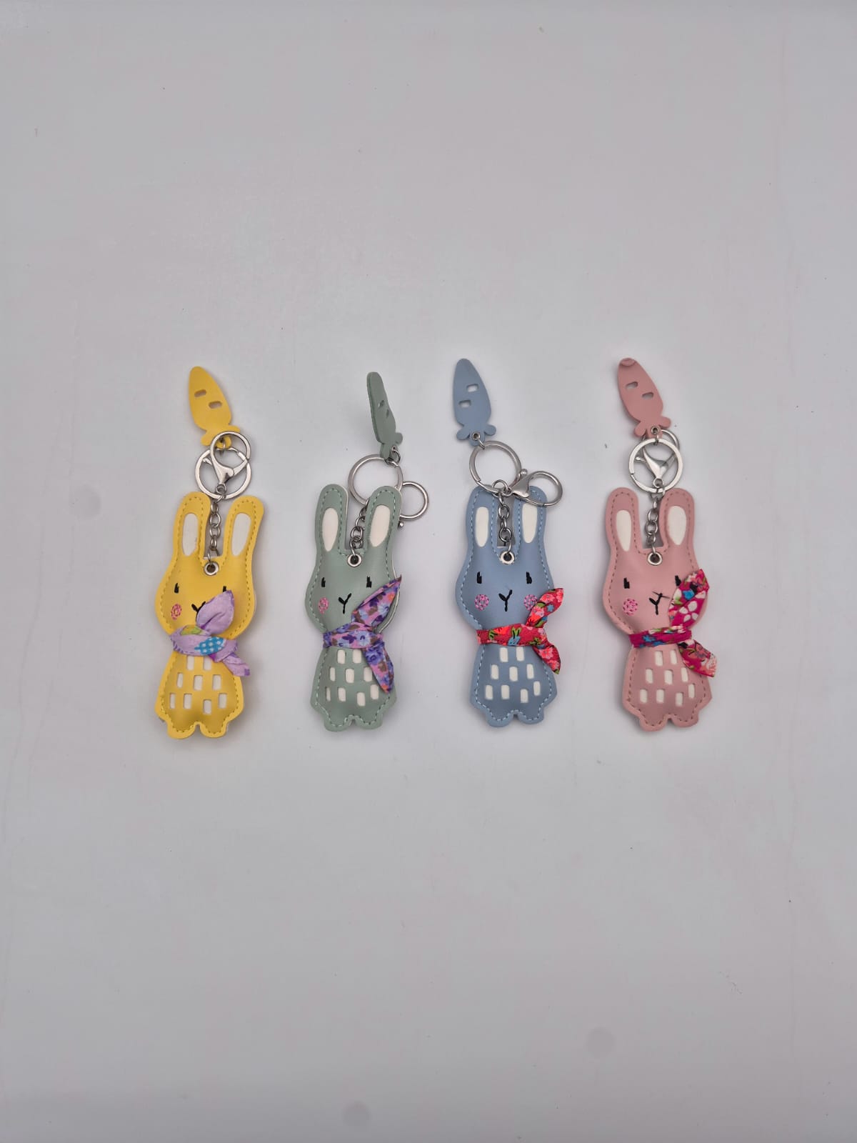 מחזיק מפתחות מיקס  (1200בקרטון)