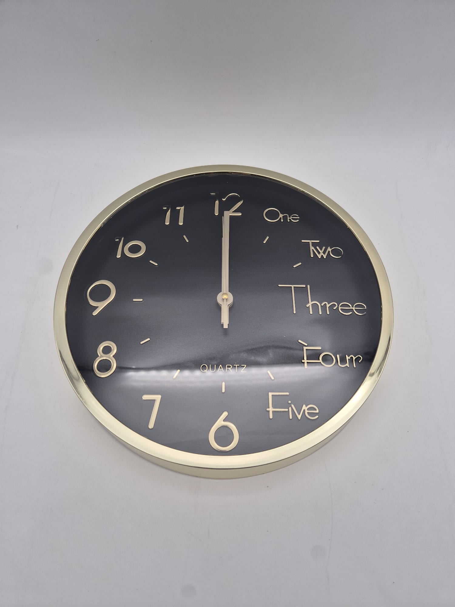 שעון קיר דגם 6 קוטר 29.5 ס"מ(20בקרטון)