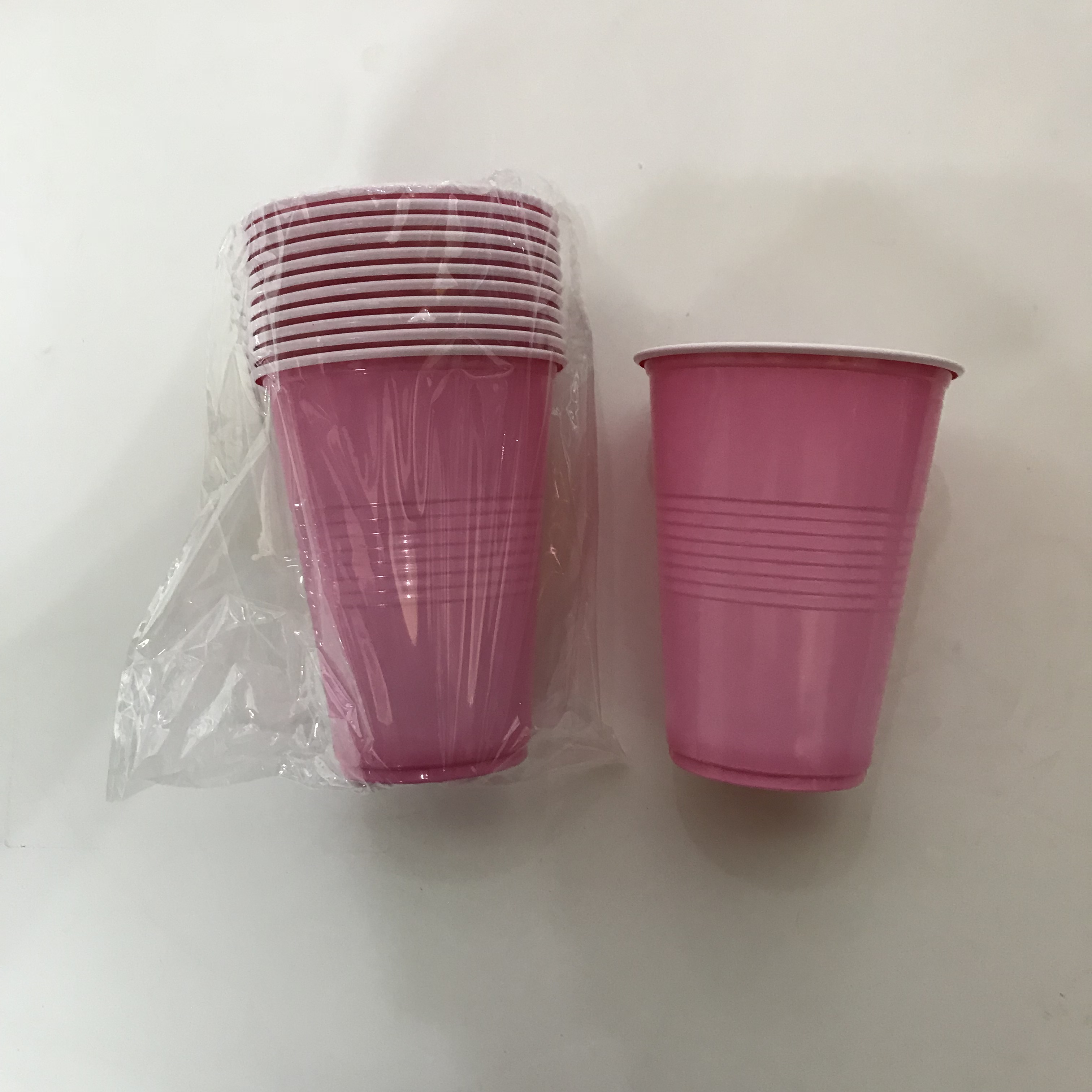 כוסות פלסטיק גדולות 12יח במארז צבע ורוד