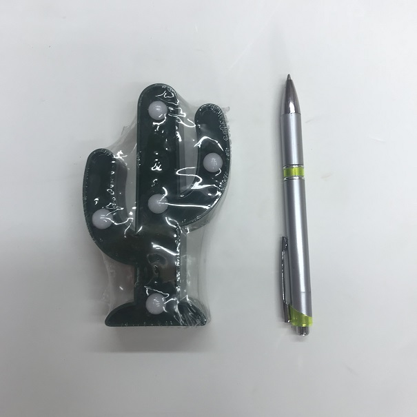 מעמד מנורות קטן קקטוס