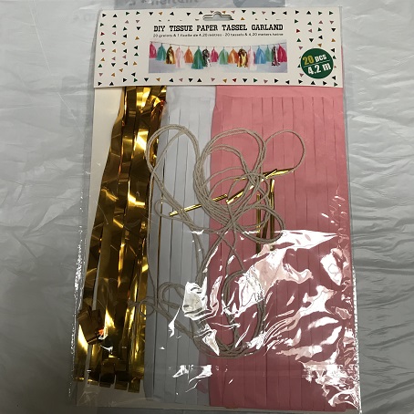 שרשרת פונפונים 4.2 צבע ורוד בהיר לבן זהב