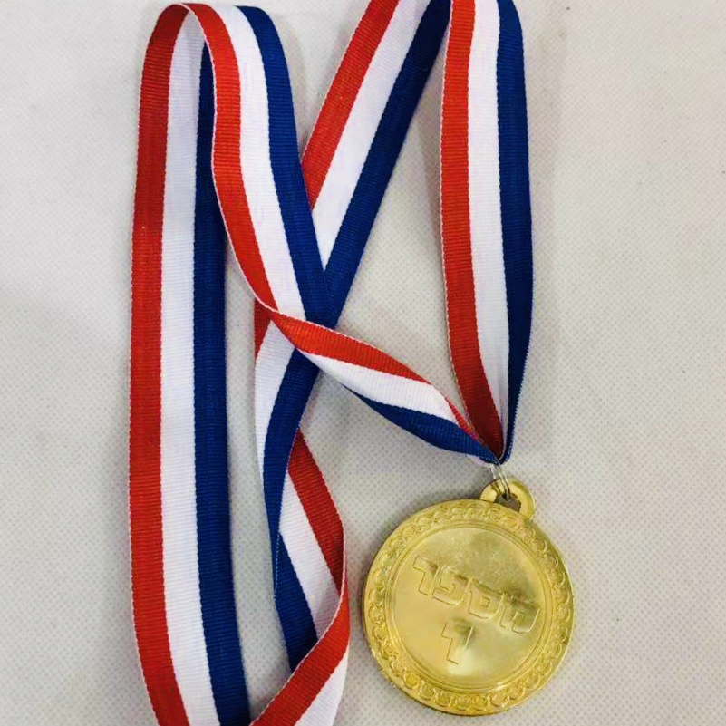 מדליה זהב לצוואר מספר 1