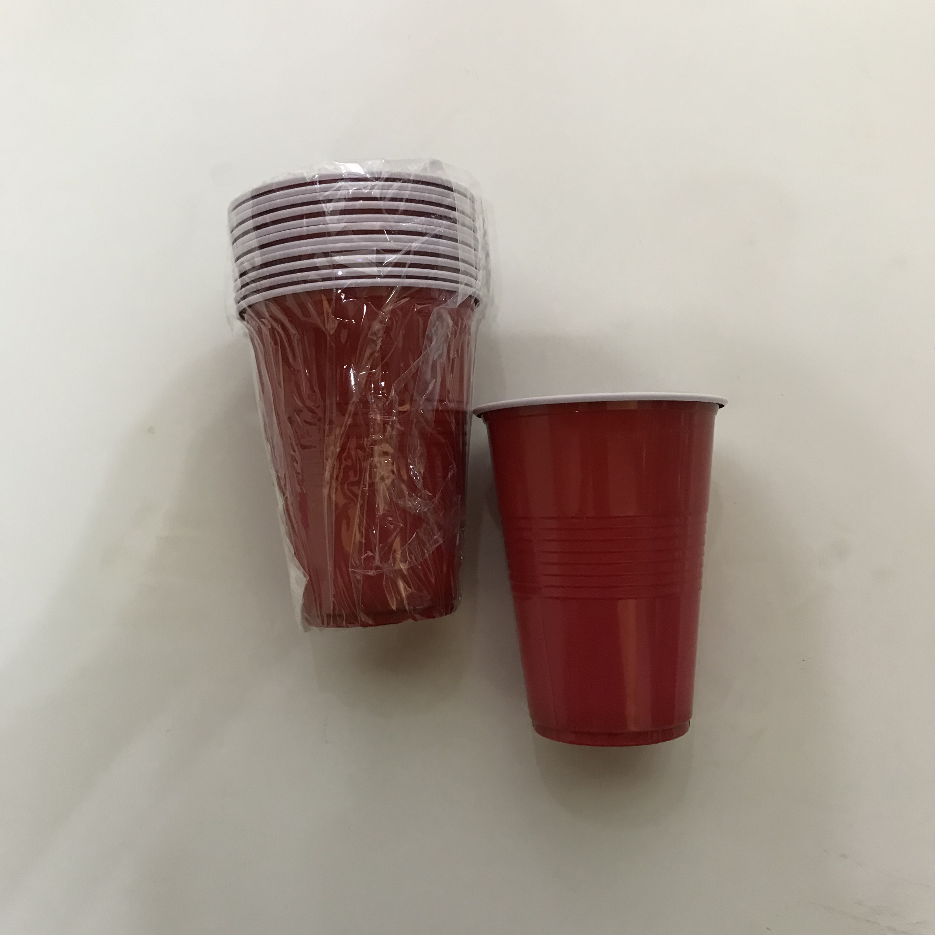 כוסות פלסטיק גדולות 12 יח במארז צבע אדום