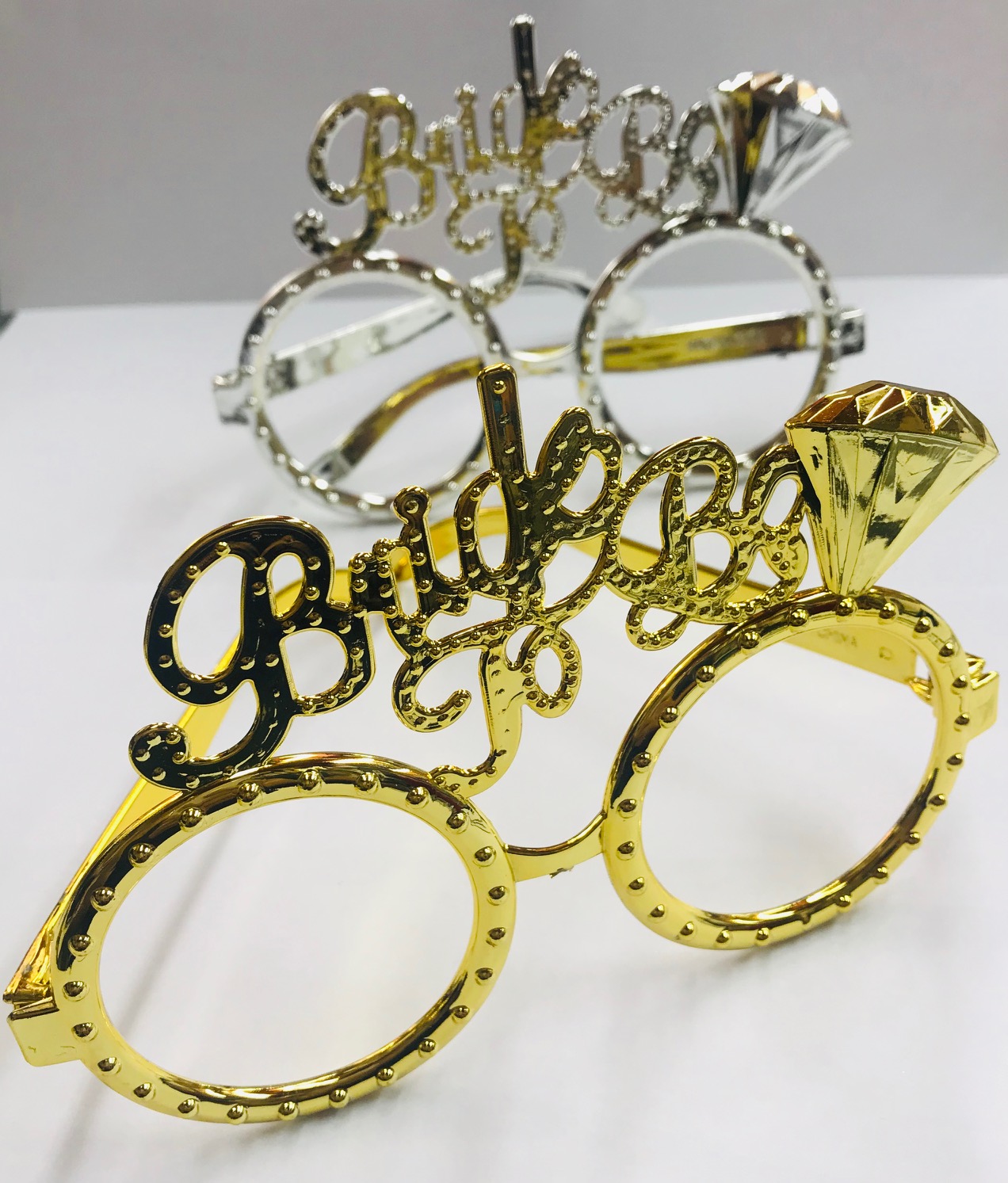 משקף מסיבות שייני  BRIDE TO BE זהב וכסף 12 יח מארז