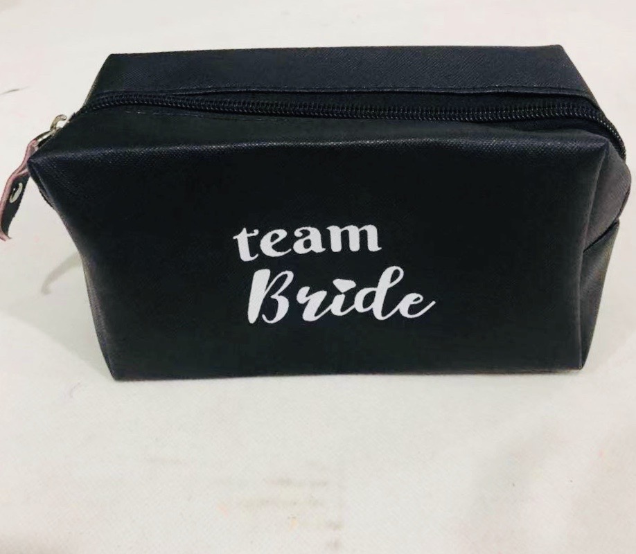תיק איפור שחור TEAM BRIDE